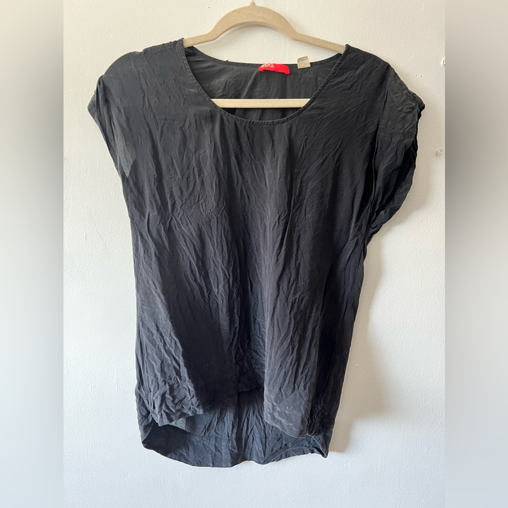 OUT OF STOCK BDG MUSCLE TEE SHIRT!! Discontinued!! Lightweight tee UO🤍